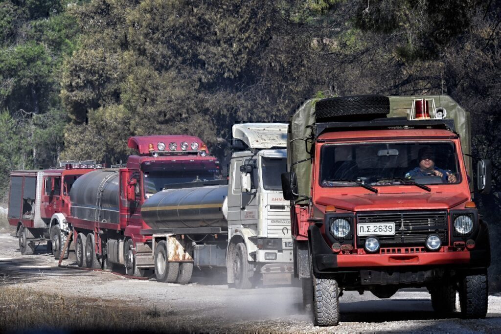 Φωτιά στο Σοφικό Κορινθίας: Καίγεται πευκόδασος, ξέφυγε το πύρινο μέτωπο – Στο νοσοκομείο 3 πυ