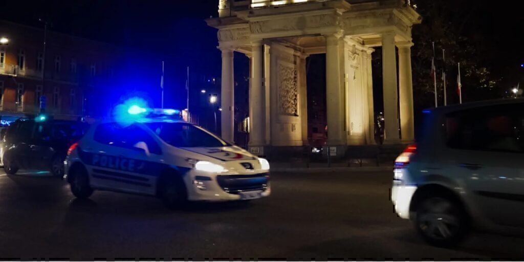 Γαλλία: Συνελήφθη ο οδηγός του αυτοκινήτου που παρέσυρε θαμώνες καφετέριας – Ένας νεκρός και έξι τραυματίες