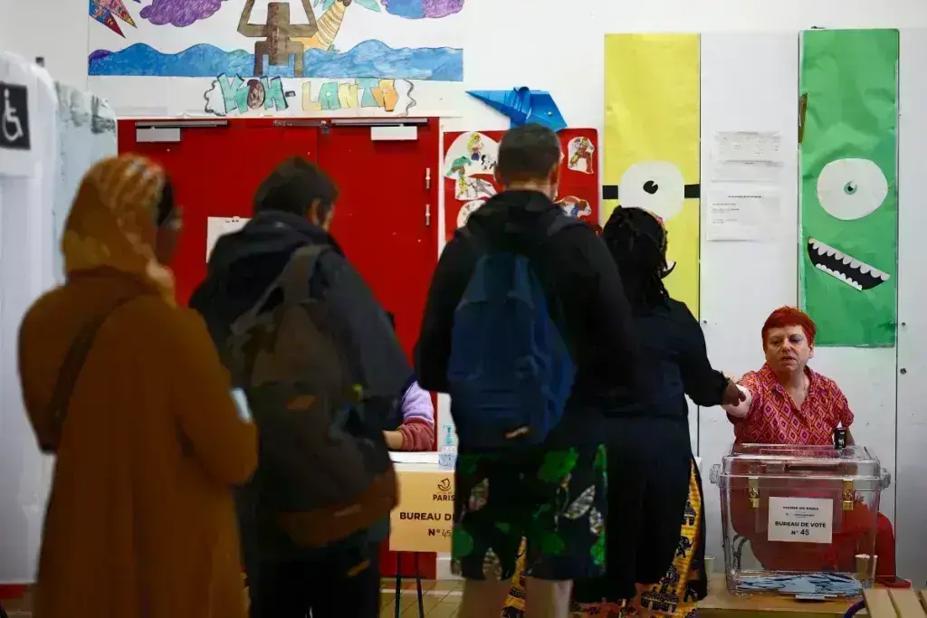 Εκλογές στη Γαλλία: Άνοιξαν οι κάλπες - Κάποιος να σταματήσει τη Λεπέν