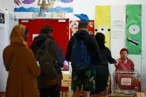 Εκλογές στη Γαλλία: Άνοιξαν οι κάλπες - Κάποιος να σταματήσει τη Λεπέν