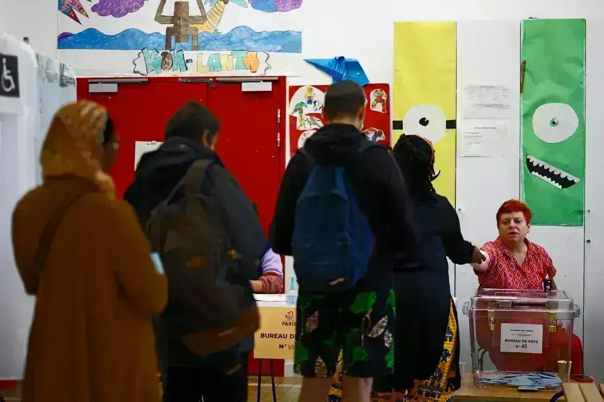 Εκλογές στη Γαλλία: Άνοιξαν οι κάλπες - Κάποιος να σταματήσει τη Λεπέν