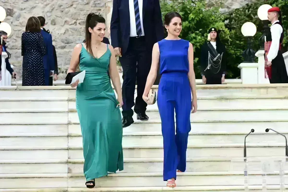 Γιορτή της Δημοκρατίας: Όλα όσα έγιναν στο Προεδρικό Μέγαρο – Οι εντυπωσιακές παρουσίες, τα απροσδόκητα «πηγαδάκια» και ο… γάμος Κασσελάκη [εικόνες και βίντεο]