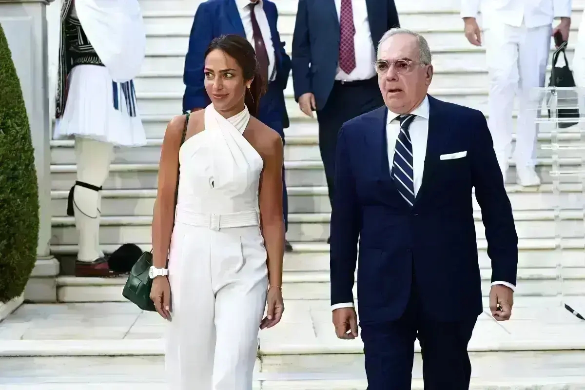 Γιορτή της Δημοκρατίας: Όλα όσα έγιναν στο Προεδρικό Μέγαρο – Οι εντυπωσιακές παρουσίες, τα απροσδόκητα «πηγαδάκια» και ο… γάμος Κασσελάκη [εικόνες και βίντεο]