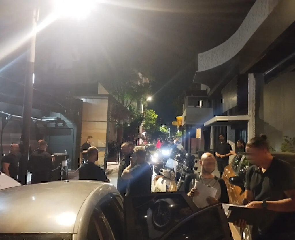 Γκάζι: Μεγάλη αστυνομική επιχείρηση τη νύχτα με έξι συλλήψεις – Χειροπέδες σε «μπράβο» που χτύπησε αυτοκίνητο με γκλοπ