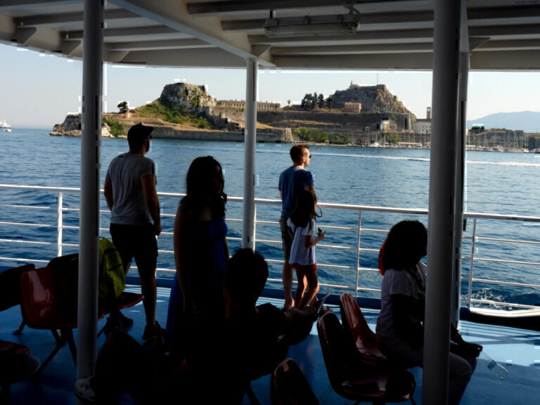 Τουρισμός για Όλους 2026: Αντίστροφη μέτρηση για τις αιτήσεις – Ποιοι παίρνουν έως 600 ευρώ