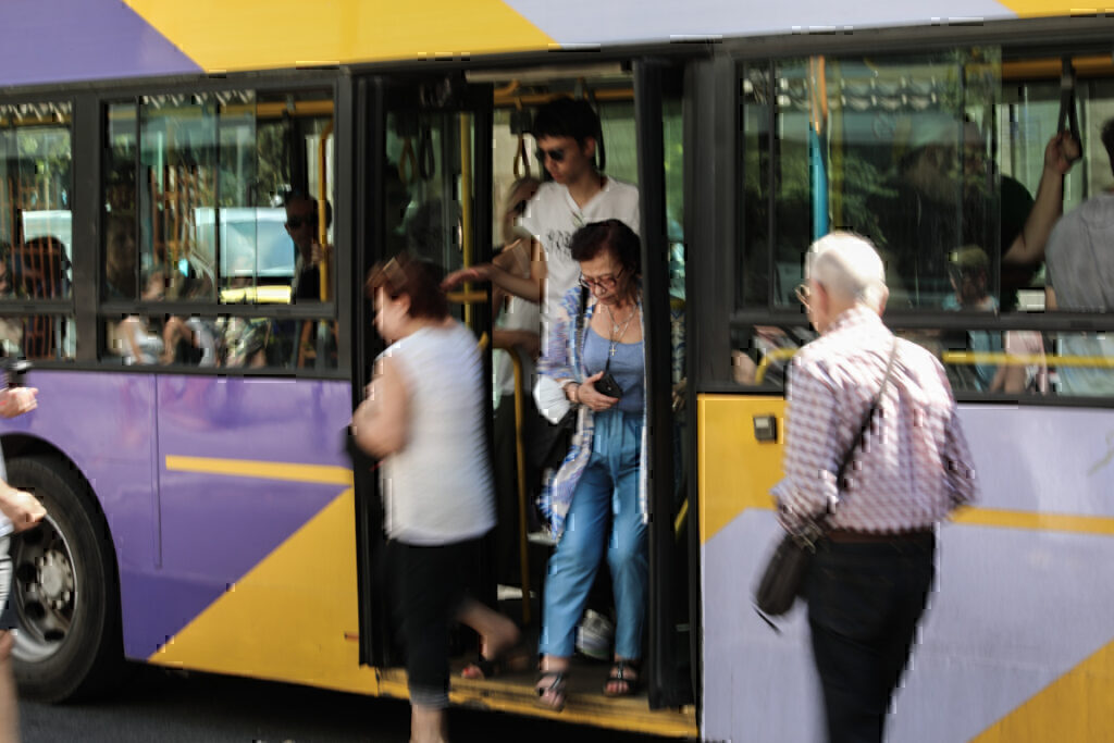 Θεσσαλονίκη: Αδιανόητο περιστατικό – 29χρονος έδειξε τα γεννητικά του όργανα σε επιβάτες λεωφορείου 
