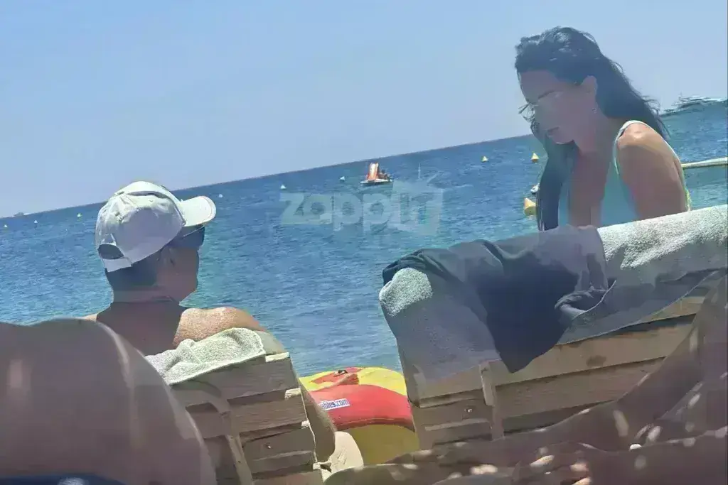 Γιώργος Λιάγκας – Μαρία Αντωνά: Απολαμβάνουν το μπανάκι τους στη Βουλιαγμένη