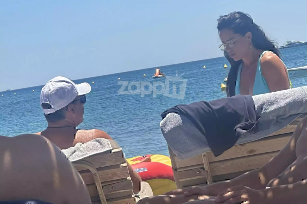Γιώργος Λιάγκας – Μαρία Αντωνά: Απολαμβάνουν το μπανάκι τους στη Βουλιαγμένη
