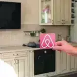 Έκρηξη του Airbnb στην Ελλάδα: Σε ανοδική τροχιά κινούνται διανυκτερεύσεις, καταλύματα και επισκέπτες