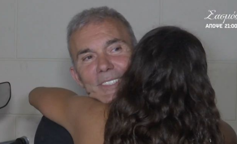 Στέλιος Ρόκκος: Η αγκαλιά της κόρης του – «Έχω ένα όπλο, ένα φτυάρι και ένα άλλοθι για τα παιδιά μου» [βίντεο]