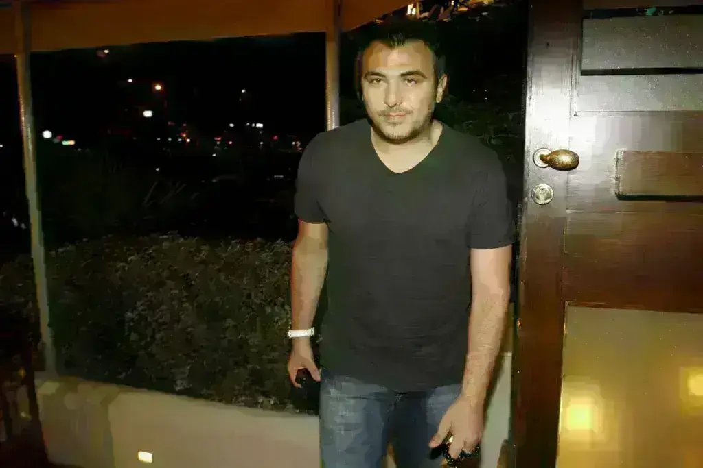 Αντώνης Ρέμος: «20 σελίδες πόρισμα με στοιχεία για ξέπλυμα και φοροδιαφυγή» – Τι απαντούν πηγές της Αρχής στην ανακοίνωση του τραγουδιστή