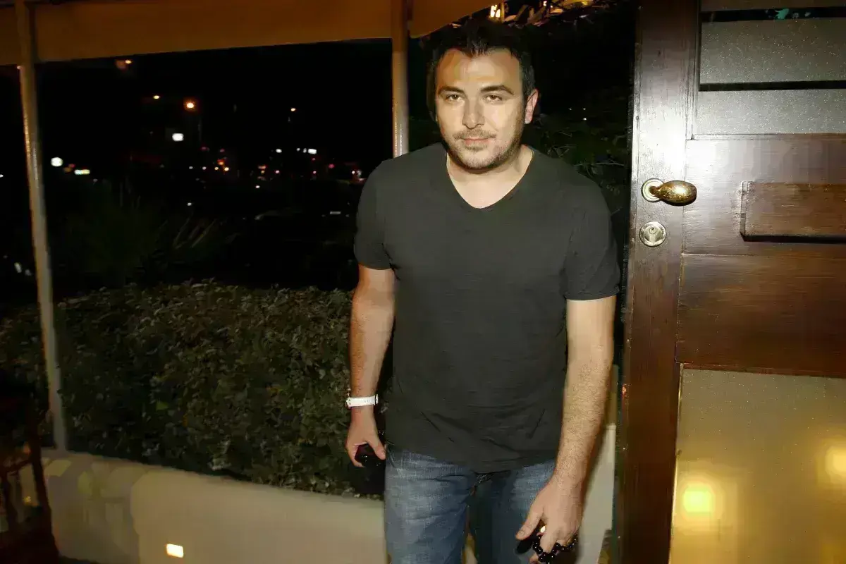 Αντώνης Ρέμος: «20 σελίδες πόρισμα με στοιχεία για ξέπλυμα και φοροδιαφυγή» – Τι απαντούν πηγές της Αρχής στην ανακοίνωση του τραγουδιστή