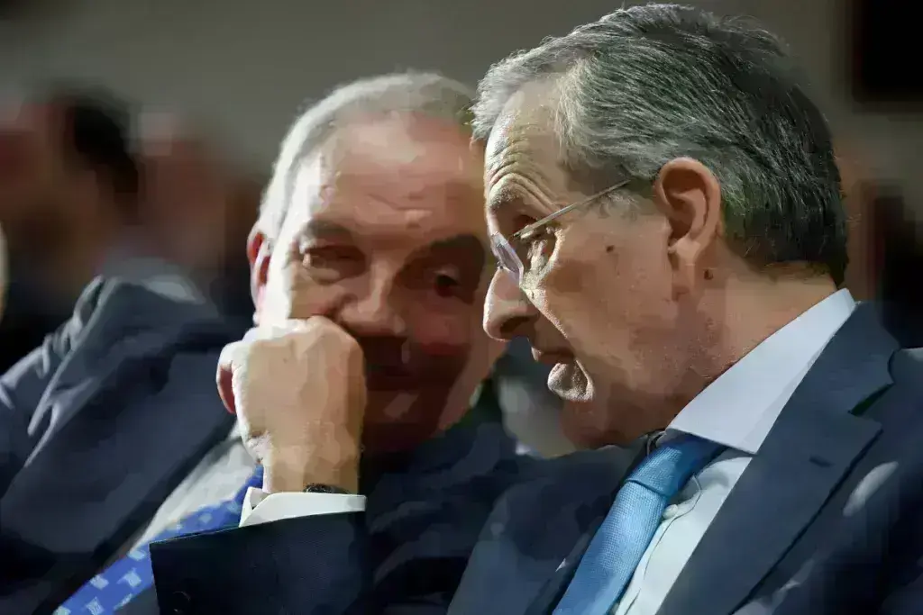 Στήριξη Καραμανλή σε Σαμαρά: «Να ακούμε τους πιο έμπειρους αντί να τους διαγράφουμε κυριολεκτικά ή μ