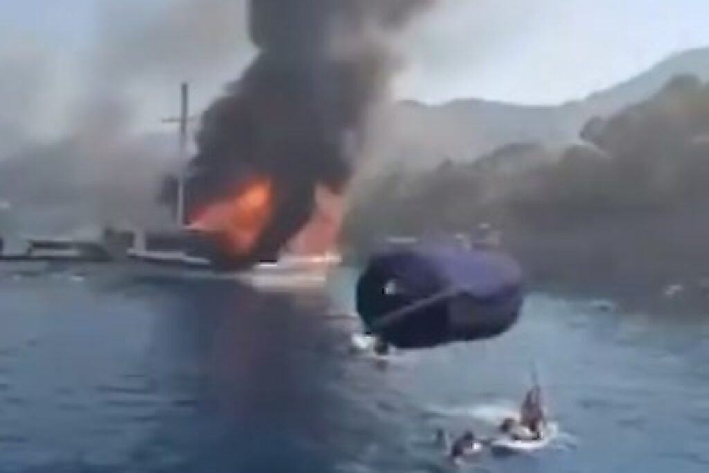 Τουρκία: Πανικός στον Μαρμαρά – Βυθίστηκε γιοτ που μετέφερε 110 επιβάτες, πηδούσαν στη θάλασσα οι τουρίστες