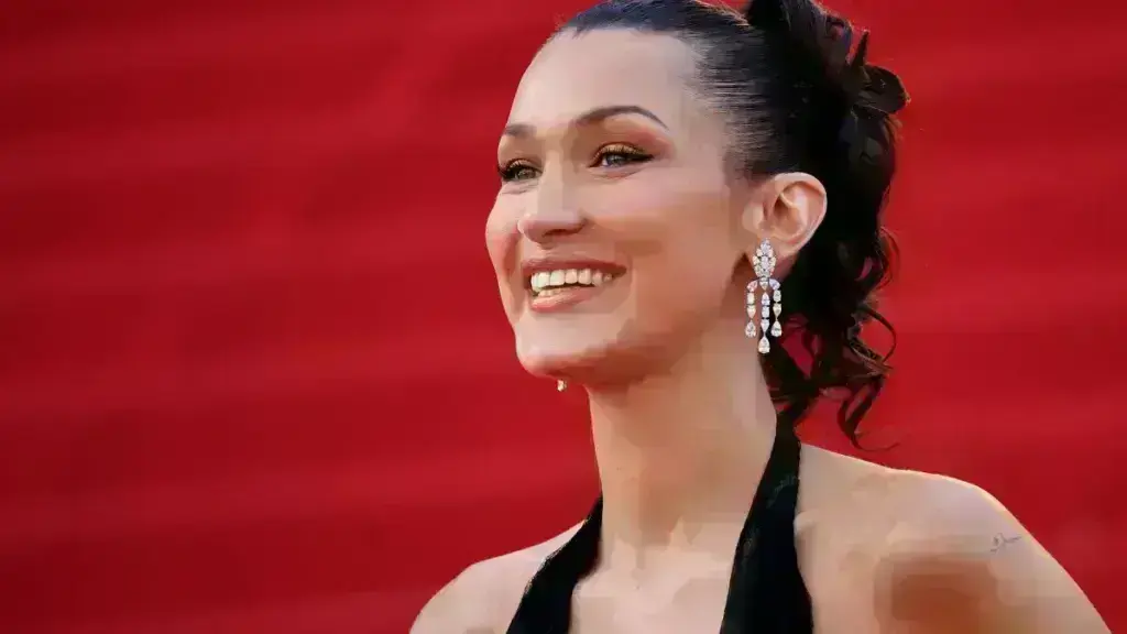 Bella Hadid: «Σοκαρισμένη και αναστατωμένη» για τη διαφήμιση της Adidas- «Δεν ήξερα»