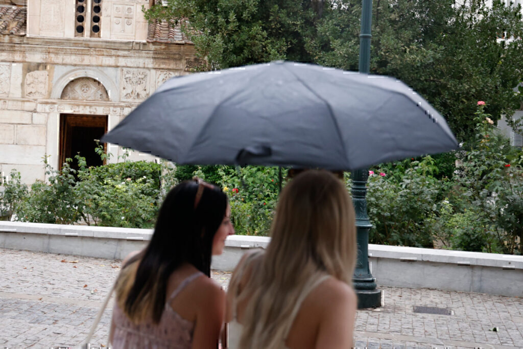 Καιρός: Έρχεται «βουτιά» της θερμοκρασίας με βροχές και καταιγίδες – Ποιες περιοχές που θα επηρεαστούν