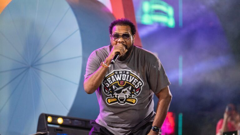 Πέθανε στα 53 του ο ράπερ Fatman Scoop – Κατέρρευσε πάνω στη σκηνή [βίντεο]