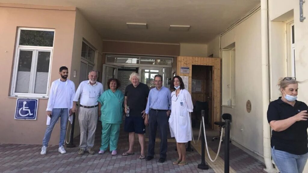 Στο νοσοκομείο της Καρύστου ο Μπόρις Τζόνσον – Τι είπε ο Γεωργιάδης
