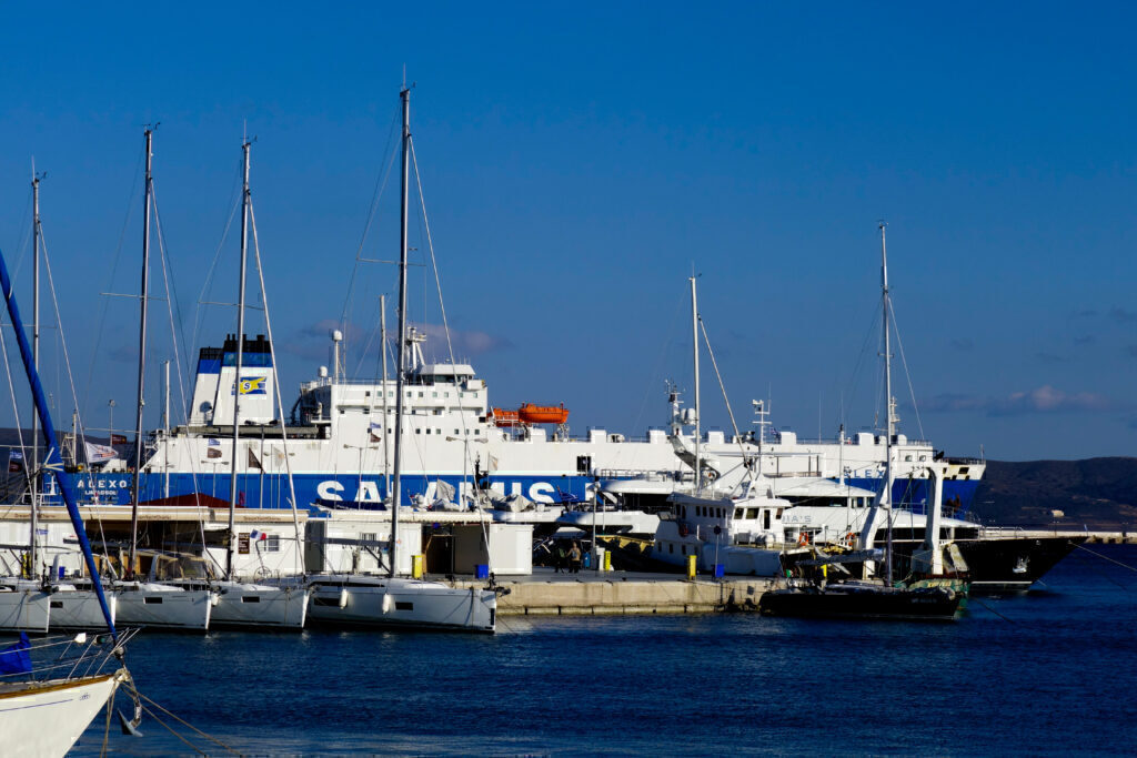 Φωτιά στην Αττική: Στο λιμάνι του Λαυρίου αντί της Ραφήνας θα καταπλεύσουν τρία πλοία