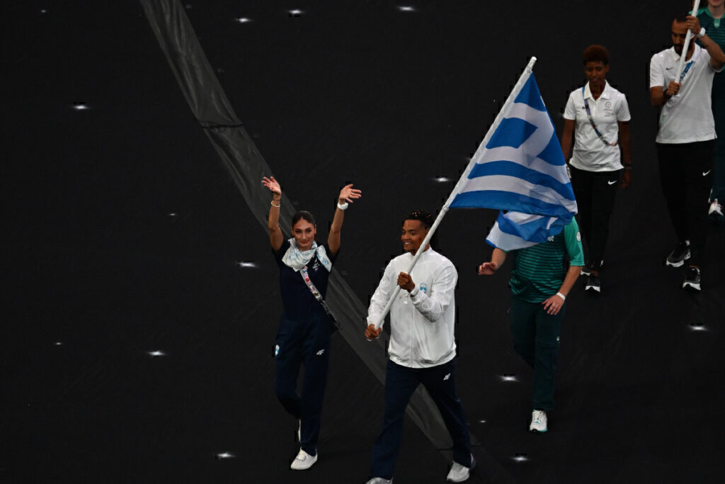 Τελετή λήξης των Ολυμπιακών Αγώνων: Η είσοδος Καραλή-Πλατανιώτη με την ελληνική σημαία