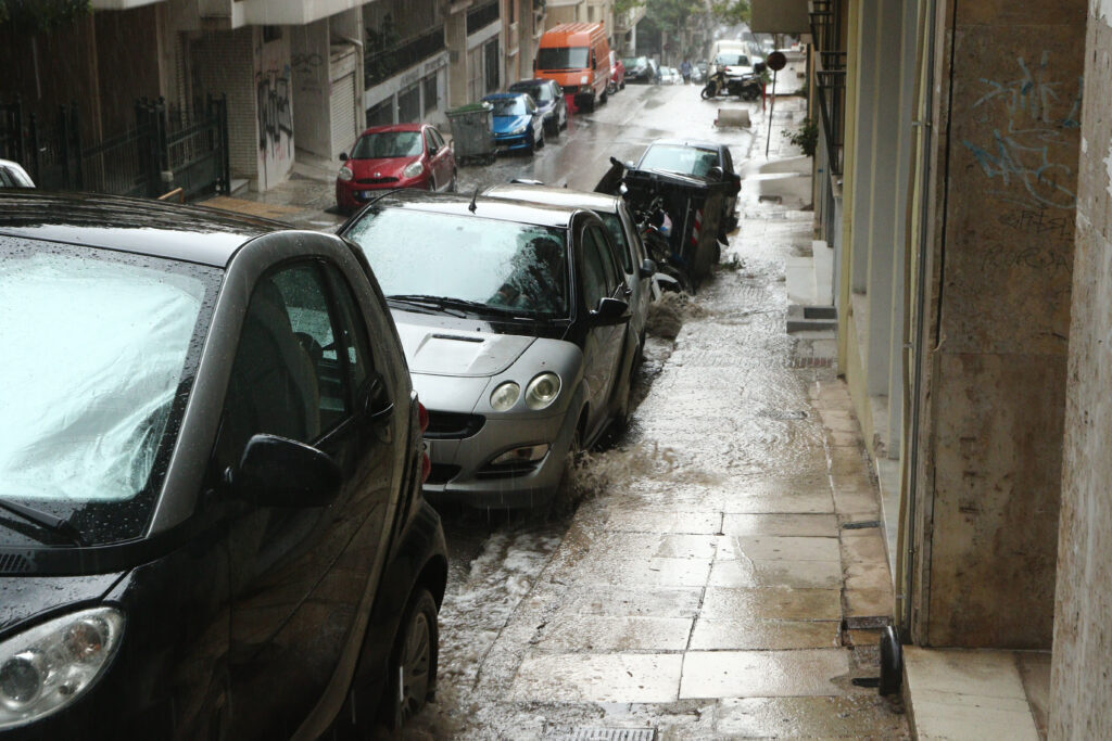 Καιρός – Λαγουβάρδος: Πού «έριξε καρέκλες» στην Αττική – Χάρτης με το συνολικό ύψος βροχής