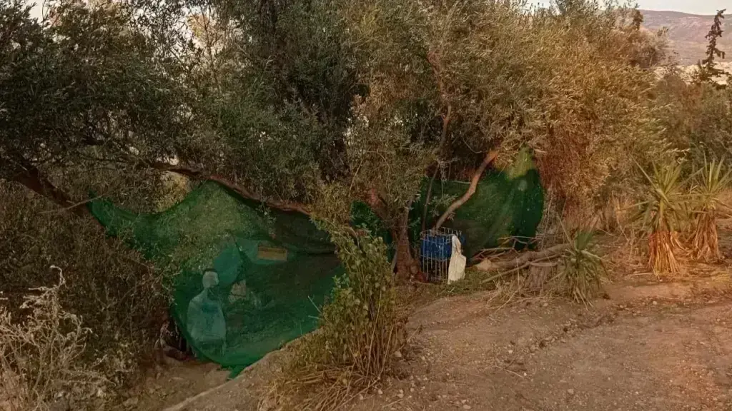 Λόφος Φιλοπάππου: Απομακρύνθηκαν σκηνές από τον αρχαιολογικό χώρο – Ηταν εκεί για τρία χρόνια