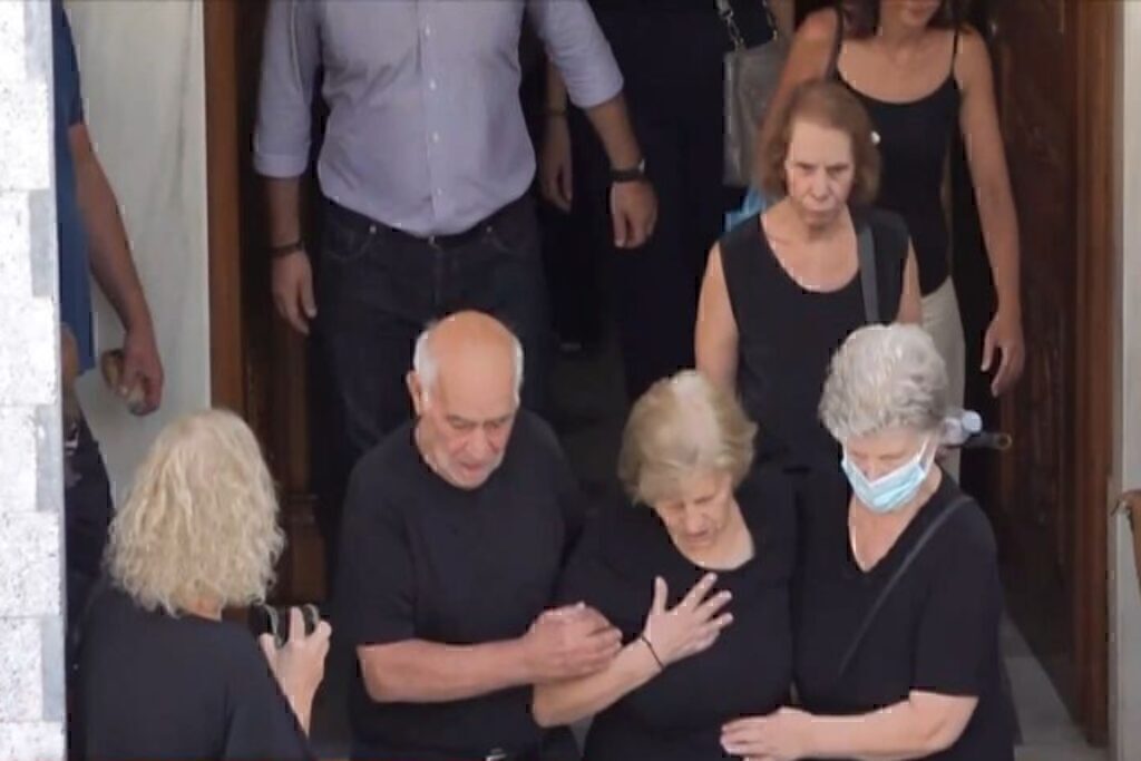 «Ράγισαν καρδιές» στην κηδεία του 48χρονου που πέθανε μετά από τσίμπημα αράχνης – Τραγικές φιγούρες 