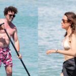 Βίκυ Καγιά – Ηλίας Κρασσάς: Έφτασαν με σκάφος σε παραλία της Μυκόνου – Τα παιχνίδια με τον Κάρολο και την Μπιάνκα στη θάλασσα