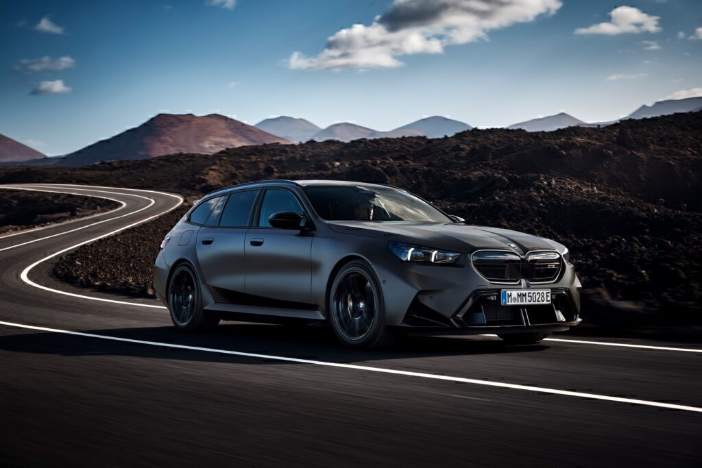 H νέα BMW M5 Touring: Υβριδική, “οικογενειακή” και φυσικά γρήγορη!