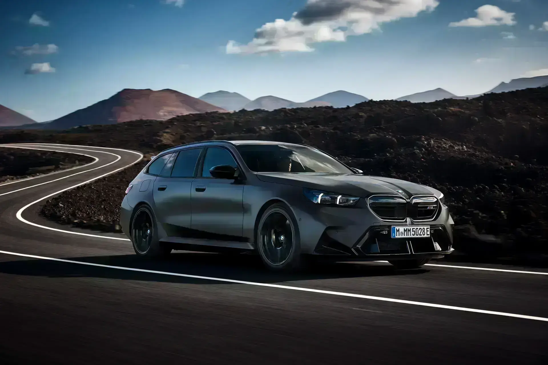 H νέα BMW M5 Touring: Υβριδική, “οικογενειακή” και φυσικά γρήγορη!