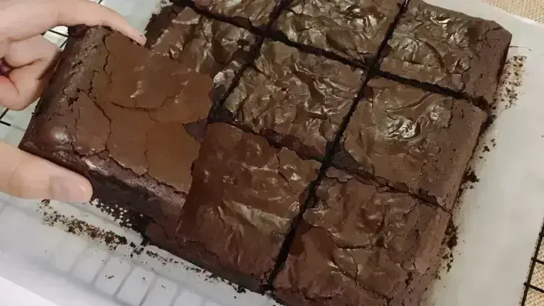 Πανεύκολο brownies με λίγες θερμίδες – Δεν έχει ούτε αλεύρι, ούτε ζάχαρη