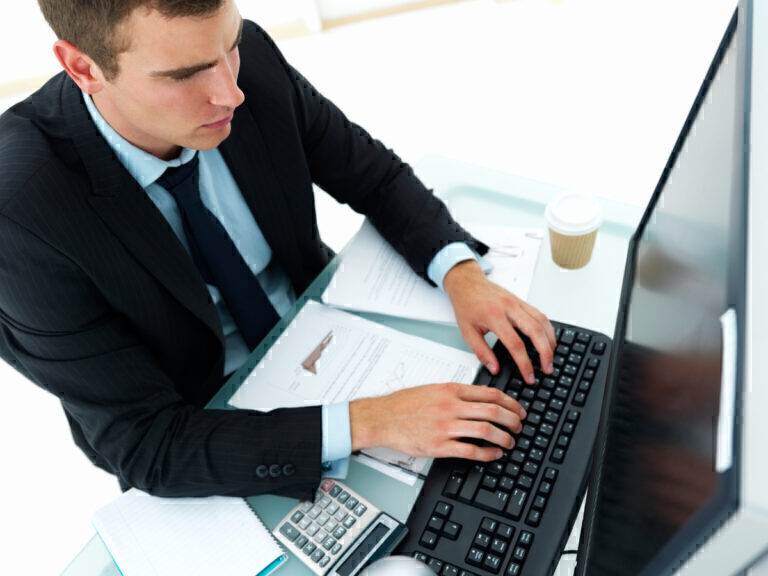 Εργασιακό νομοσχέδιο: Τι αλλάζει σε άδειες, προσλήψεις, τετραήμερη εργασία