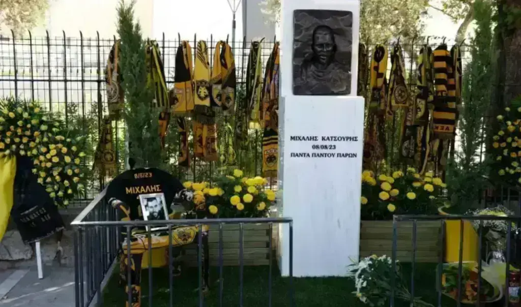ΑΕΚ: Ένας χρόνος από τη δολοφονία του Μιχάλη Κατσούρη- Συγκίνηση στο μνημόσυνο- Παρών ο Μάριος Ηλιόπουλος