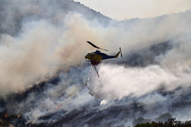 Χωρίς μέτωπο οι πυρκαγιές σε Εύβοια και Ρέθυμνο