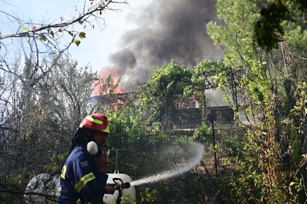 Φωτιά στην Αττική: Εφιάλτης δίχως τέλος – Εκτός ελέγχου τα μέτωπα σε Νέα και Παλαιά Πεντέλη, Διόνυσο