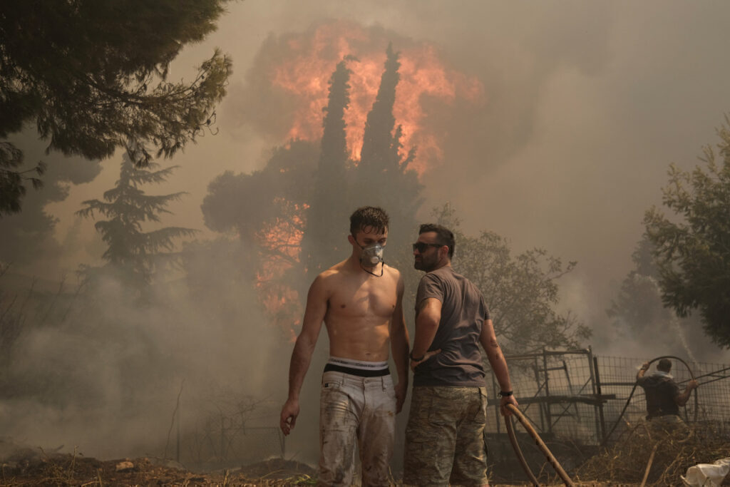 Φωτιά στην Ευρυτανία: Καίγεται δάσος – Επιχειρούν 5 αεροσκάφη