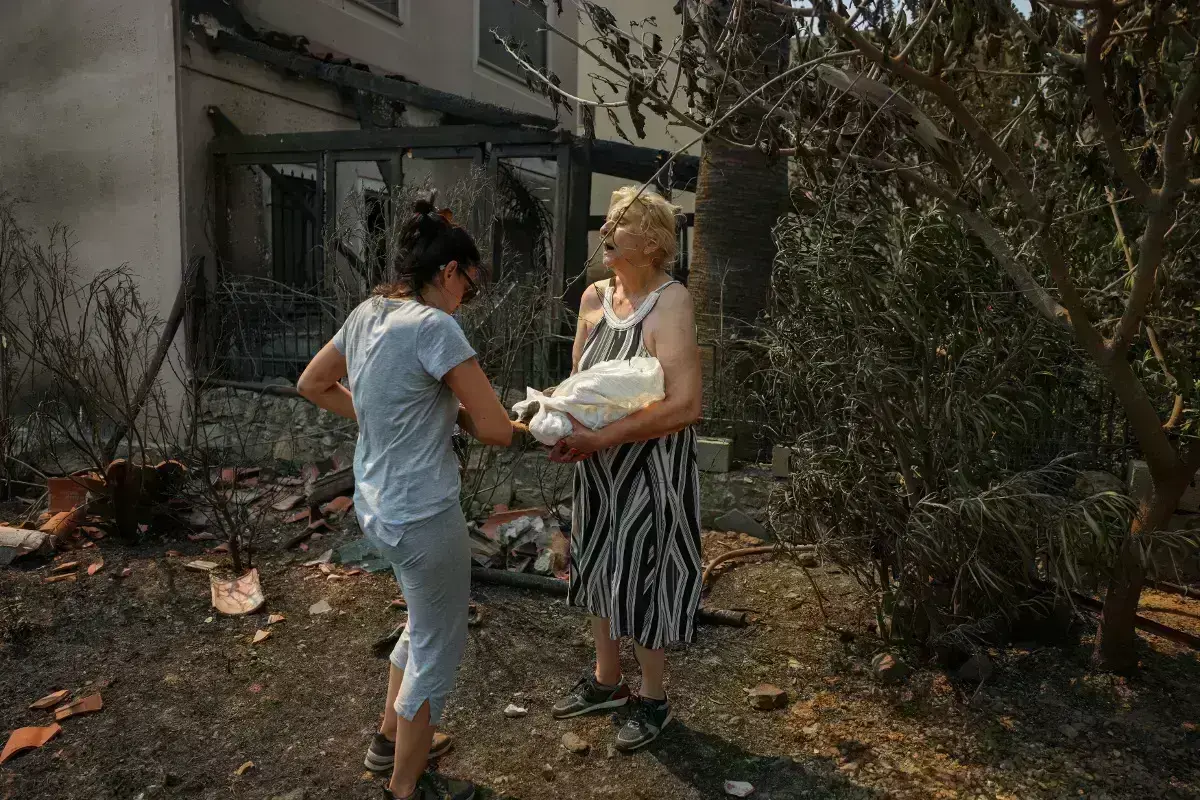 Φωτιά στην Αττική: Καμένη γη και στάχτες