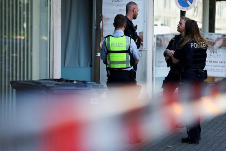 Πυροβολισμοί έξω από δικαστήριο στο Μπίλεφελντ στη διάρκεια δίκης για τη δολοφονία ενός πυγμάχου