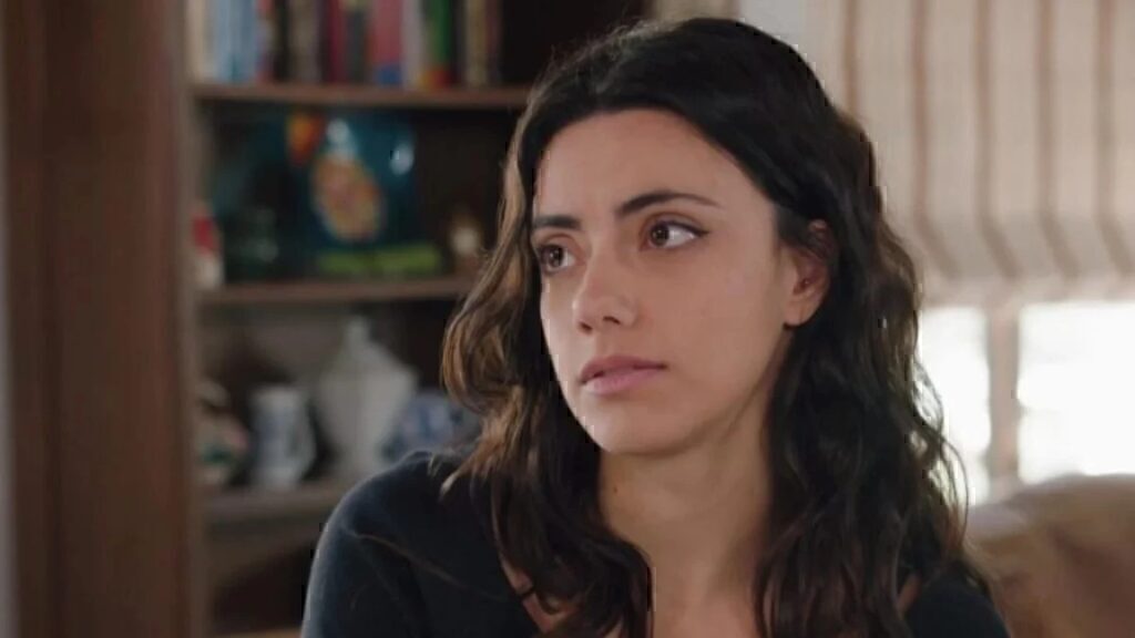 Η γη της ελιάς: «Τι κάνεις κατέβασε το όπλο» – Το σατανικό σχέδιο της Ειρήνης για να ξεφορτωθεί το εξώγαμο του Δημοσθένη