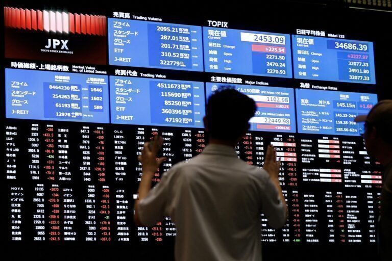 Ανέκαψαν οι ιαπωνικές μετοχές μετά την ιστορική κατάρρευση