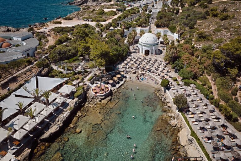 Ρόδος: Μια γωνιά παράδεισου στις Πηγές Καλλιθέας – Από τα «κανόνια του Ναβαρόνε» και «το δόλωμ