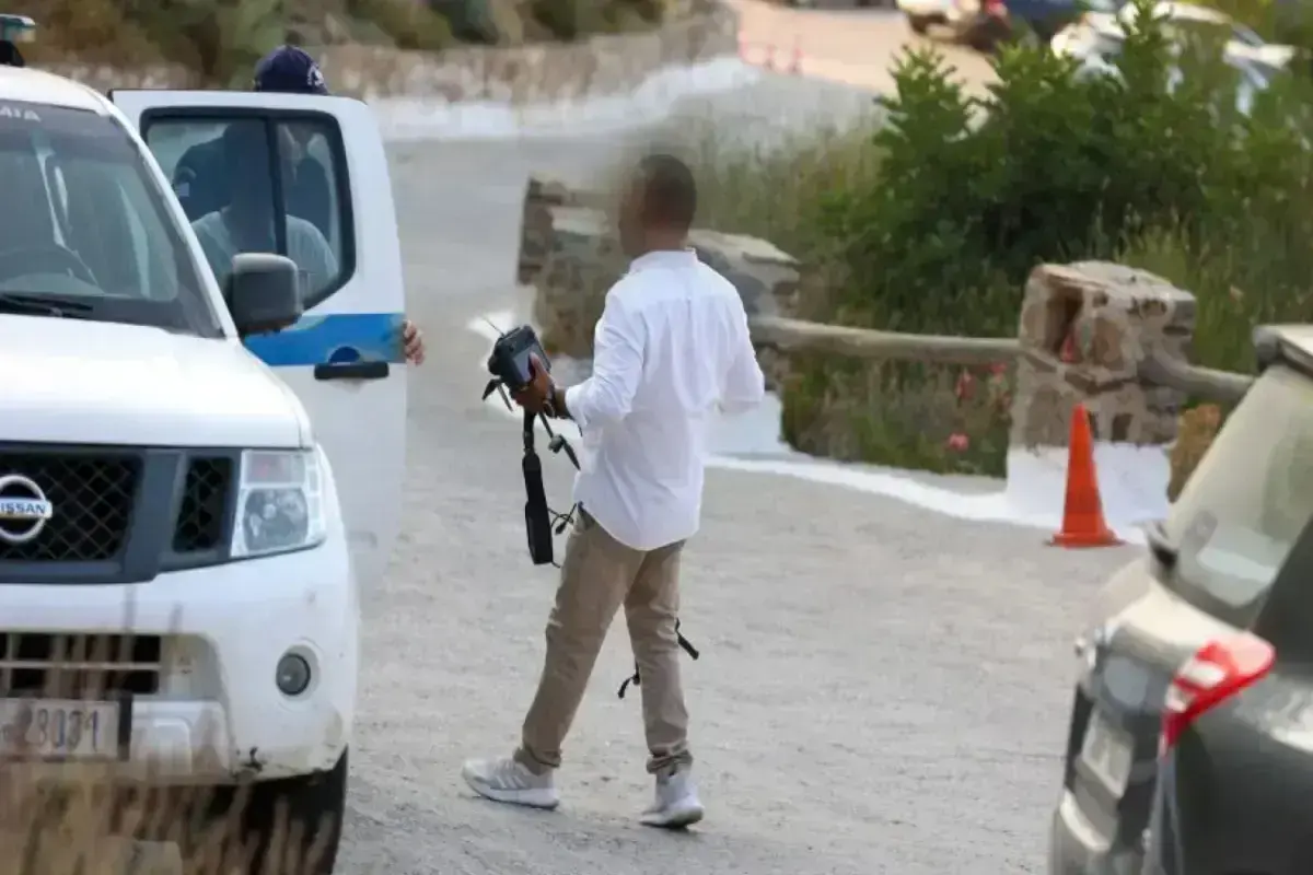 Κασσελάκης-Μακμπέθ: Γάμος με... συλλήψεις - Χειροπέδες σε δύο ρεπόρτερ επειδή σήκωσαν drone