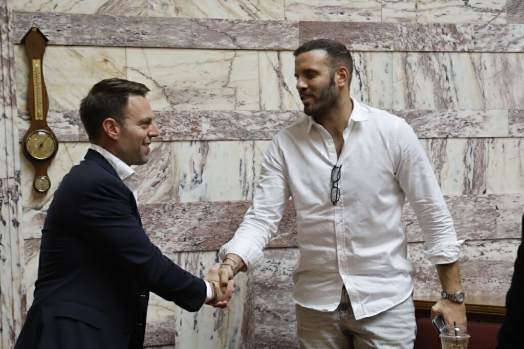 Τρελαίνει κόσμο ο Παππάς – Υπέγραψα για τον Πολάκη, θα υπογράψω και για τον Κασσελάκη