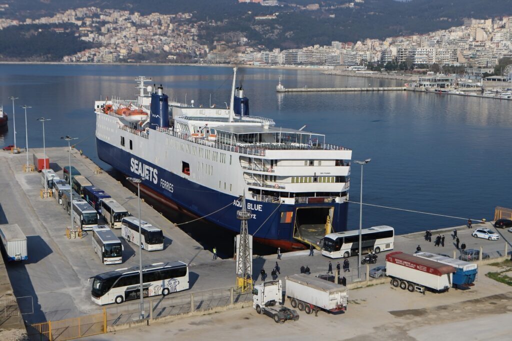 Καβάλα: Συναγερμός στο λιμάνι – Απαγορεύτηκε ο απόπλους του πλοίου «Διαγόρας», αγωνία για 923 