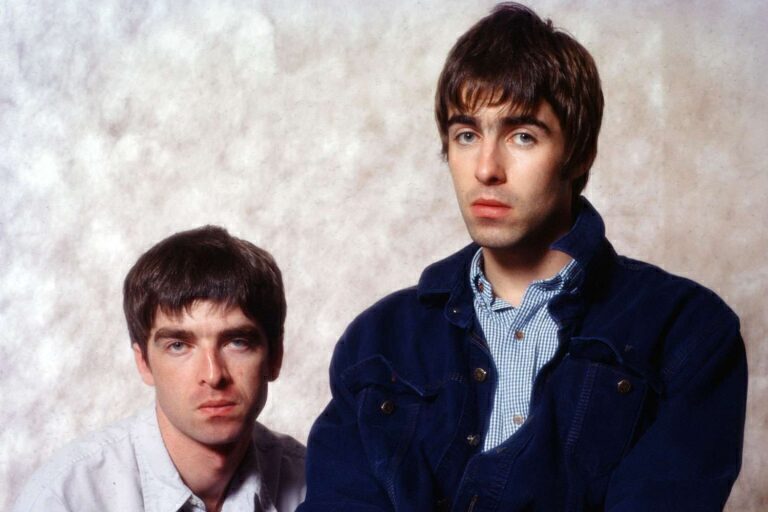Oasis: Τα αδέρφια Gallagher ετοιμάζουν την επανένωση του θρυλικού συγκροτήματος