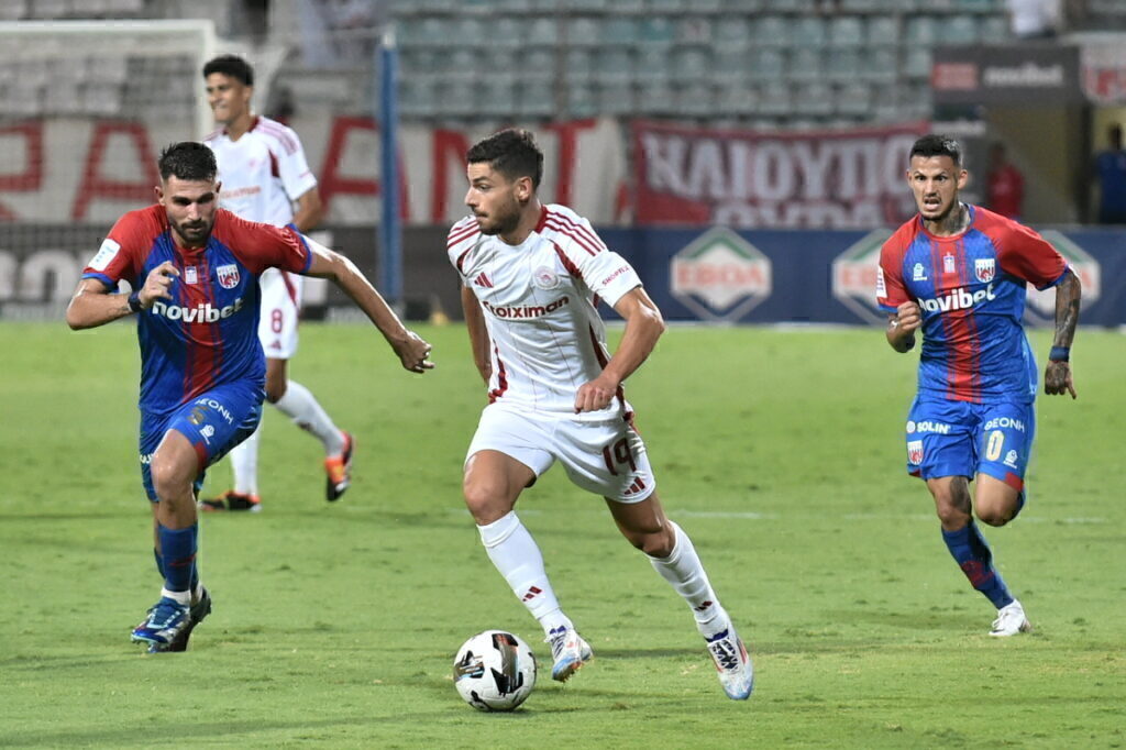 Super League: Με σούπερ Μαρτίνς, ο Ολυμπιακός πέρασε με 2-0 από τον Βόλο – Δείτε τα γκολ