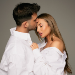 Λιβάνης – Ανδρομάχη: Η τρυφερή φωτογραφία αγκαλιά στην παραλία λίγο πριν τη γέννηση του γιου τους