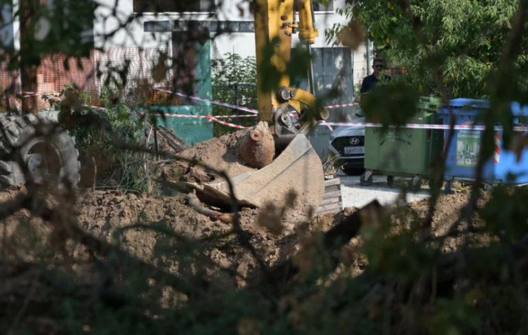 Λάρισα: Εντοπίστηκε οβίδα σε χώρο όπου εκτελούνταν εργασίες – Μέτρα ασφαλείας από την ΕΛ.ΑΣ [εικόνες]