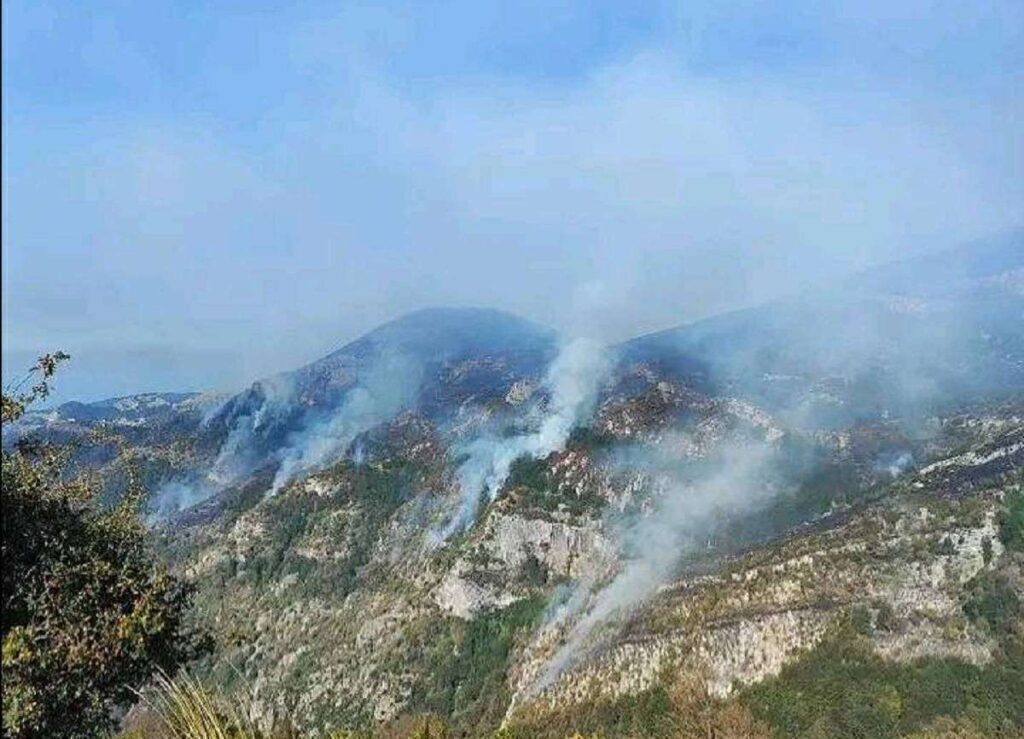 Μαίνεται για έκτη ημέρα η πυρκαγιά στο Παγγαίο