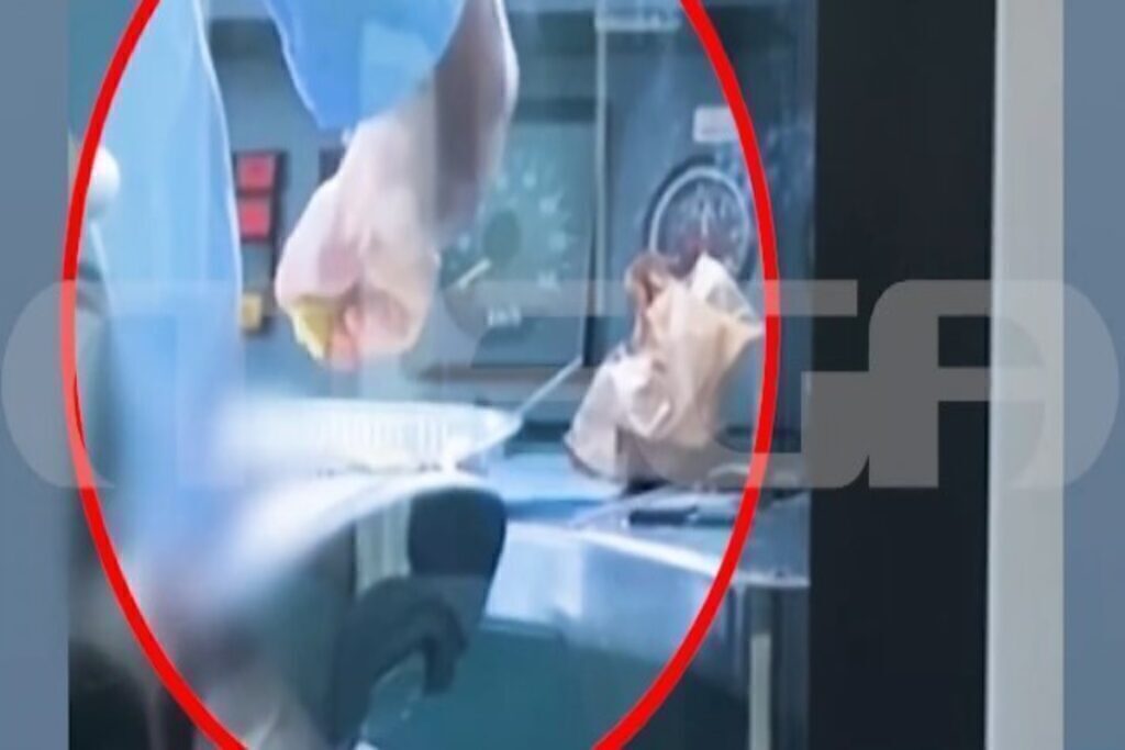 Προαστιακός: Αδιανόητο περιστατικό – Οδηγός τρώει το φαγητό του εν κινήσει – Τι απαντά η Hellenic Tr